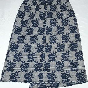 Women's halogen flower plaid blue gray pattern size 6 black zip 28 1/2 in skirt